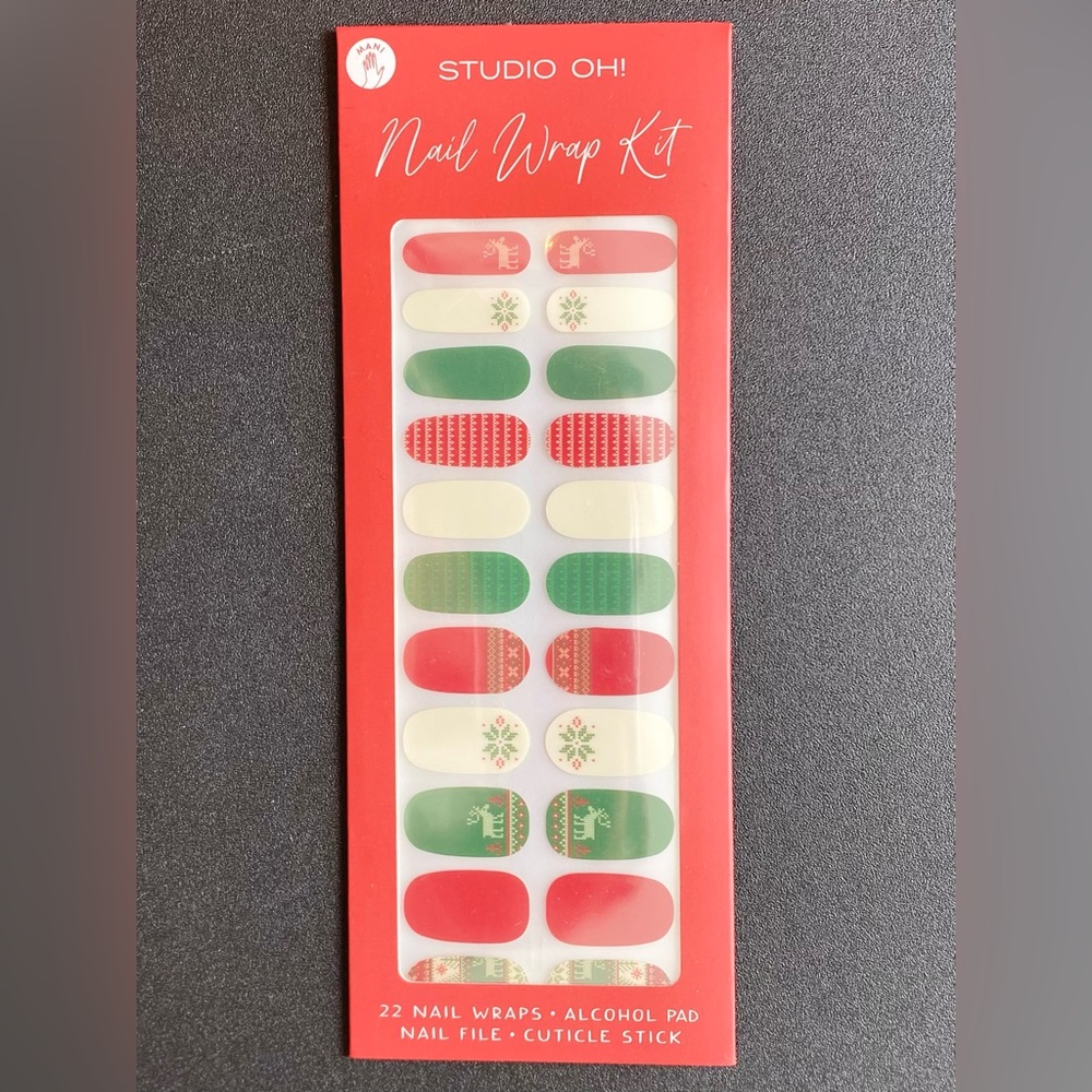 Studio Oh! Red and Green Christmas Nail Wrap Kit